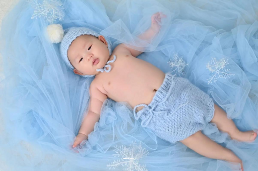 阳春满月宝宝放屁臭